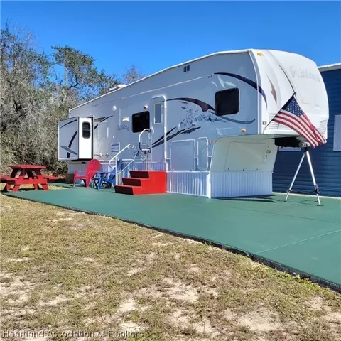 301 Shoreline Dr, Lake Placid, FL 33852