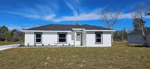 321 Hoover Ave NE, Lake Placid, FL 33852
