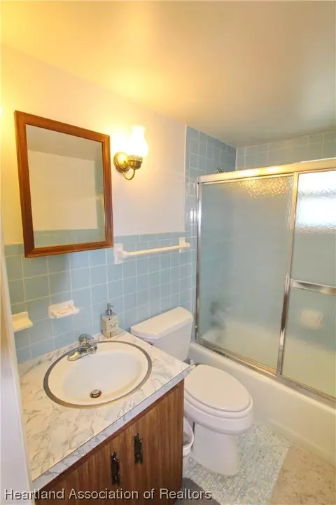 Bath - 1144 Lisa Ln, Okeechobee, FL 34974 photo 4 of 5