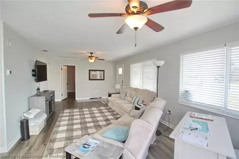 Living - 1144 Lisa Ln, Okeechobee, FL 34974 photo 1 of 3