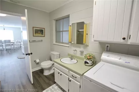 Bath - 1144 Lisa Ln, Okeechobee, FL 34974 photo 1 of 5