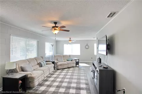 Living - 1144 Lisa Ln, Okeechobee, FL 34974 photo 2 of 3