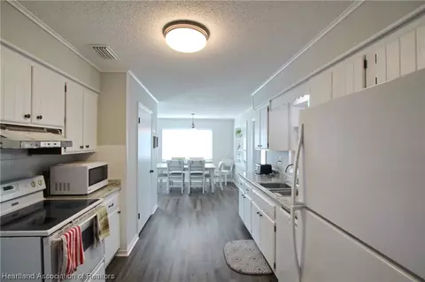 Kitchen - 1144 Lisa Ln, Okeechobee, FL 34974 photo 3 of 4