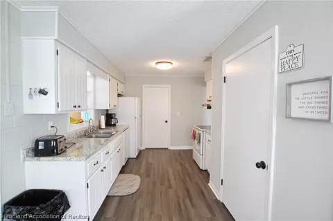 Kitchen - 1144 Lisa Ln, Okeechobee, FL 34974 photo 4 of 4