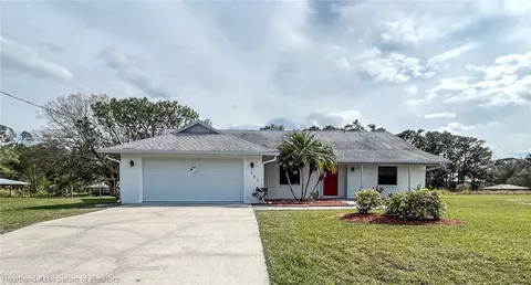 383 Parker St NE, Lake Placid, FL 33852
