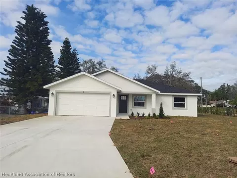 2 S Lantana Ave, Avon Park, FL 33825