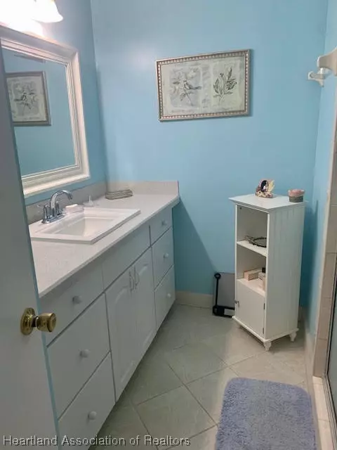 Bath - 4002 Duffer Rd, Sebring, FL 33872 photo 2 of 4