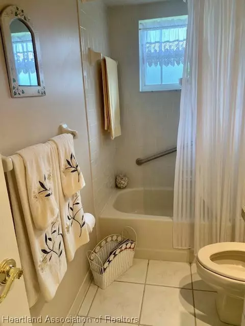 Bath - 4002 Duffer Rd, Sebring, FL 33872 photo 4 of 4