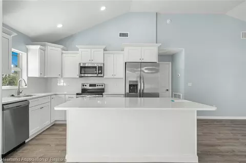 Kitchen - 5423 Minorca Dr, Sebring, FL 33872 photo 2 of 5