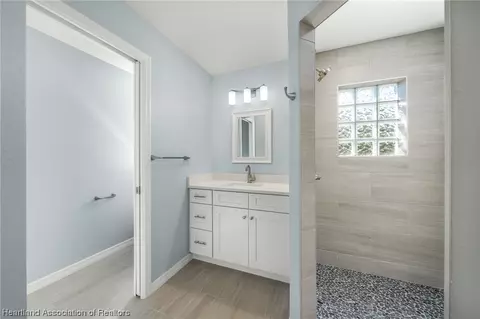 Bath - 5423 Minorca Dr, Sebring, FL 33872 photo 2 of 5