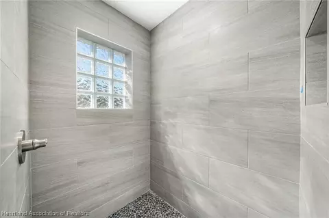 Bath - 5423 Minorca Dr, Sebring, FL 33872 photo 3 of 5
