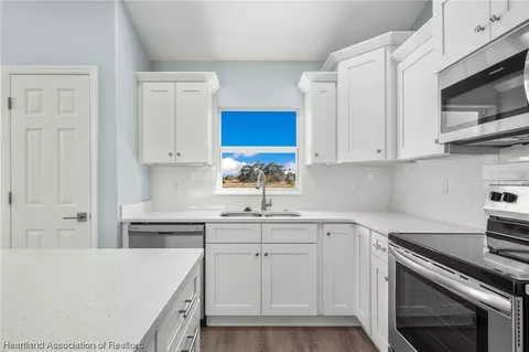 Kitchen - 5423 Minorca Dr, Sebring, FL 33872 photo 3 of 5