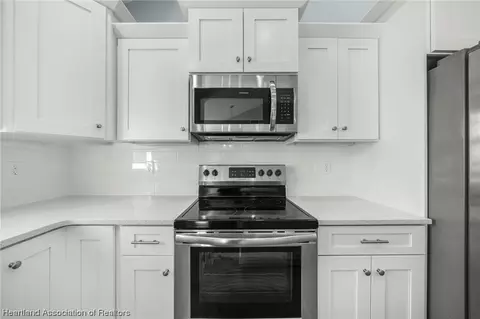 Kitchen - 5423 Minorca Dr, Sebring, FL 33872 photo 5 of 5