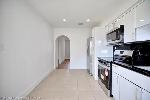 Kitchen - 1313 Kerry Dr, Sebring, FL 33870 photo 3 of 4