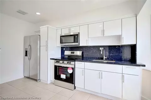 Kitchen - 1313 Kerry Dr, Sebring, FL 33870 photo 2 of 4