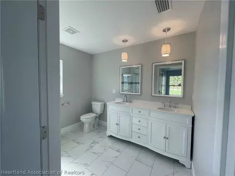 Bath - 307 Condor Ave, Sebring, FL 33870 photo 3 of 6