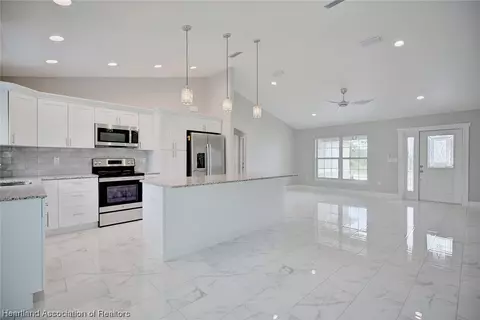 Kitchen - 307 Condor Ave, Sebring, FL 33870 photo 3 of 7