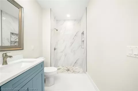 Bath - 1304 Blue Heron Dr, Sebring, FL 33876 photo 3 of 8