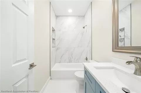 Bath - 1304 Blue Heron Dr, Sebring, FL 33876 photo 8 of 8