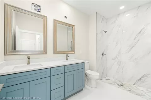 Bath - 1304 Blue Heron Dr, Sebring, FL 33876 photo 2 of 8