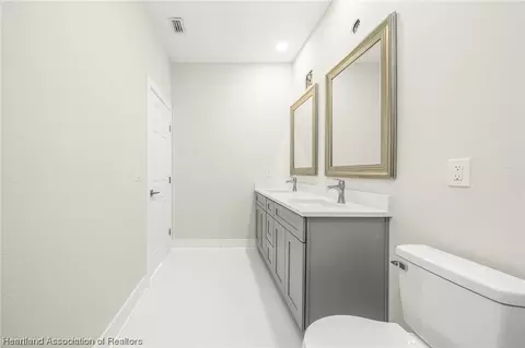 Bath - 1304 Blue Heron Dr, Sebring, FL 33876 photo 4 of 8