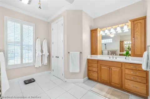 Bath - 3875 Enchanted Oaks Ln, Sebring, FL 33875 photo 3 of 5