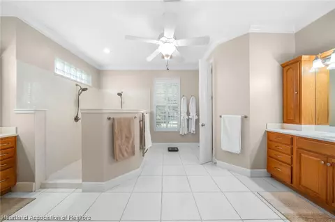 Bath - 3875 Enchanted Oaks Ln, Sebring, FL 33875 photo 1 of 5