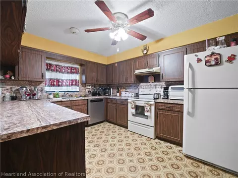 Kitchen - 3505 Platt Rd, Wauchula, FL 33873 photo 2 of 3