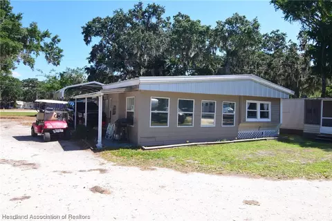 32 Henderson Rd, Lake Placid, FL 33852