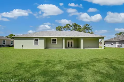 Exterior - 4265 Cremona Dr, Sebring, FL 33872 photo 6 of 9