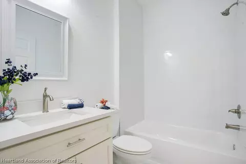 Bath - 4265 Cremona Dr, Sebring, FL 33872 photo 2 of 2