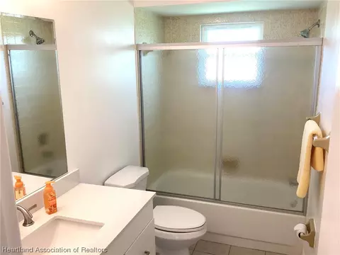 Bath - 500 Cherry Tree Dr, Sebring, FL 33876 photo 1 of 3