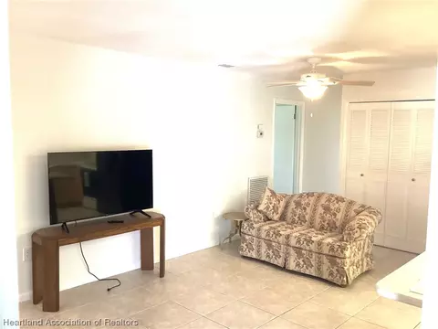 Living - 500 Cherry Tree Dr, Sebring, FL 33876 photo 5 of 6