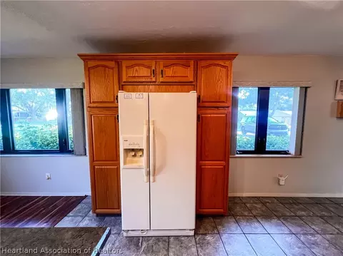 Kitchen - 4924 Cricket Dr, Sebring, FL 33876 photo 5 of 7