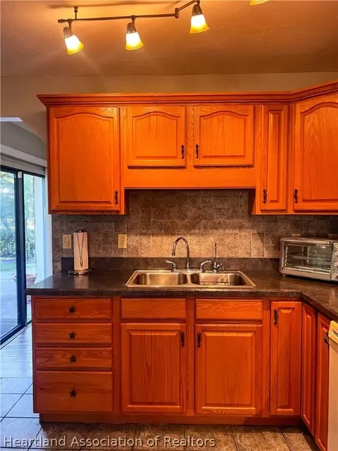 Kitchen - 4924 Cricket Dr, Sebring, FL 33876 photo 4 of 7