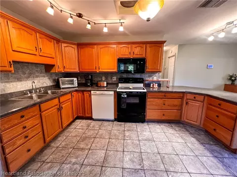 Kitchen - 4924 Cricket Dr, Sebring, FL 33876 photo 2 of 7