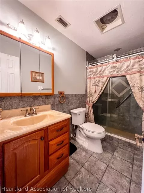 Bath - 4924 Cricket Dr, Sebring, FL 33876 photo 3 of 3