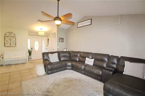 Entry Way - 400 SW 85th Ave, Okeechobee, FL 34974 photo 2 of 3