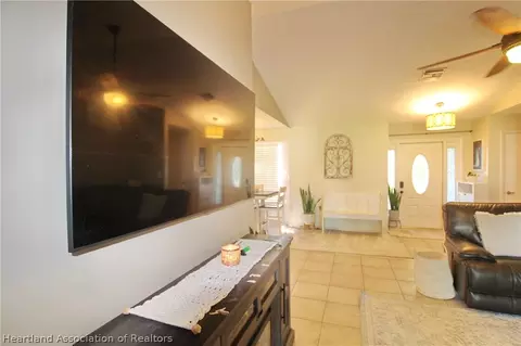 Entry Way - 400 SW 85th Ave, Okeechobee, FL 34974 photo 3 of 3