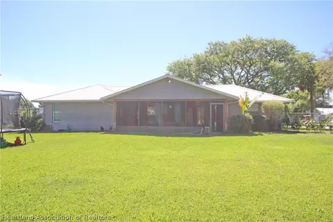 Exterior - 400 SW 85th Ave, Okeechobee, FL 34974 photo 4 of 10