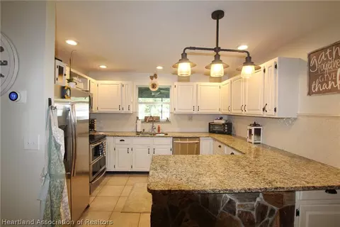 Kitchen - 400 SW 85th Ave, Okeechobee, FL 34974 photo 3 of 3