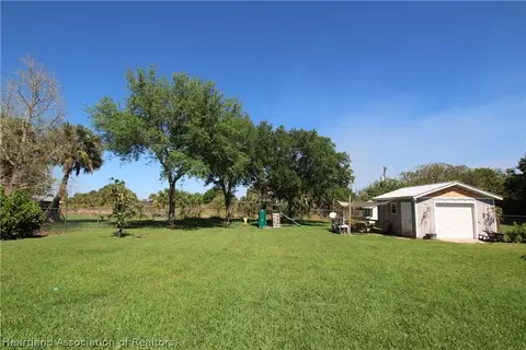 Exterior - 400 SW 85th Ave, Okeechobee, FL 34974 photo 3 of 10