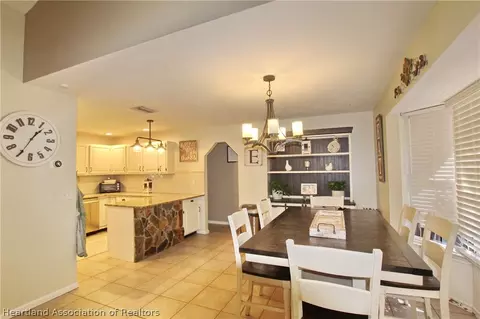 Dining - 400 SW 85th Ave, Okeechobee, FL 34974 photo 2 of 3