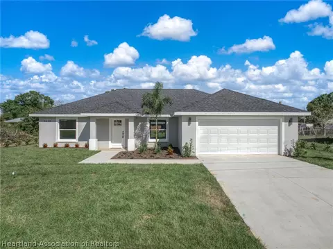 1618 Valiant Ave, Sebring, FL 33872