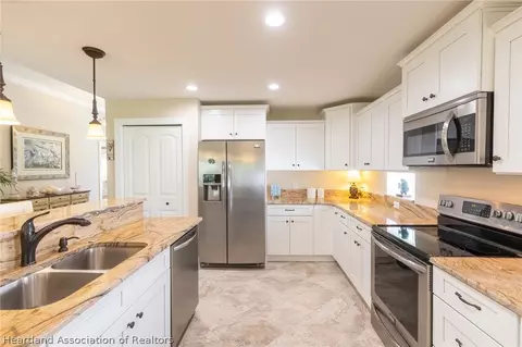 Kitchen - 4620 Vantage Cir, Sebring, FL 33872 photo 2 of 7