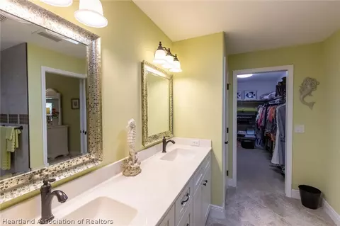 Bath - 4620 Vantage Cir, Sebring, FL 33872 photo 4 of 7