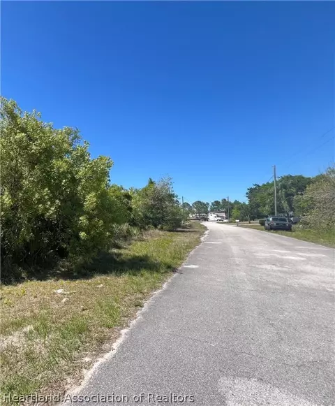 106 Star Burst Dr, Lake Placid, FL 33852