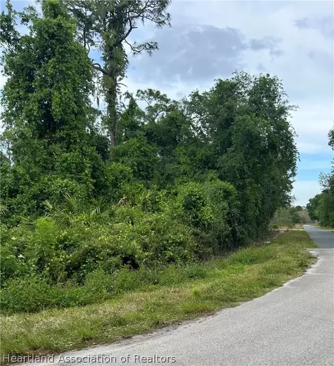 827 Larkspur St, Lake Placid, FL 33852