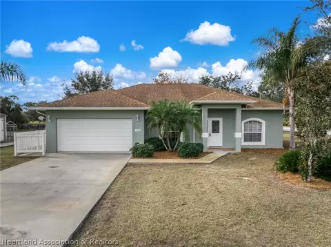 1500 Chatsworth St, Lake Placid, FL 33852