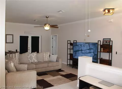 Living - 4422 Whiting Dr, Sebring, FL 33870 photo 4 of 8